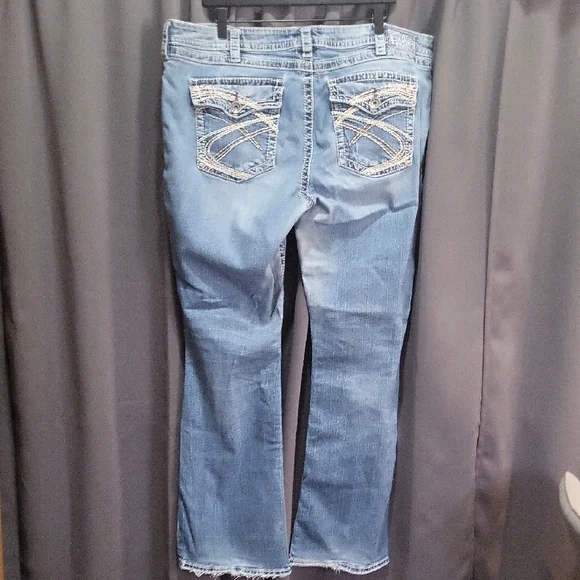 Distressed Blue Jeans - Picture 4 of 9